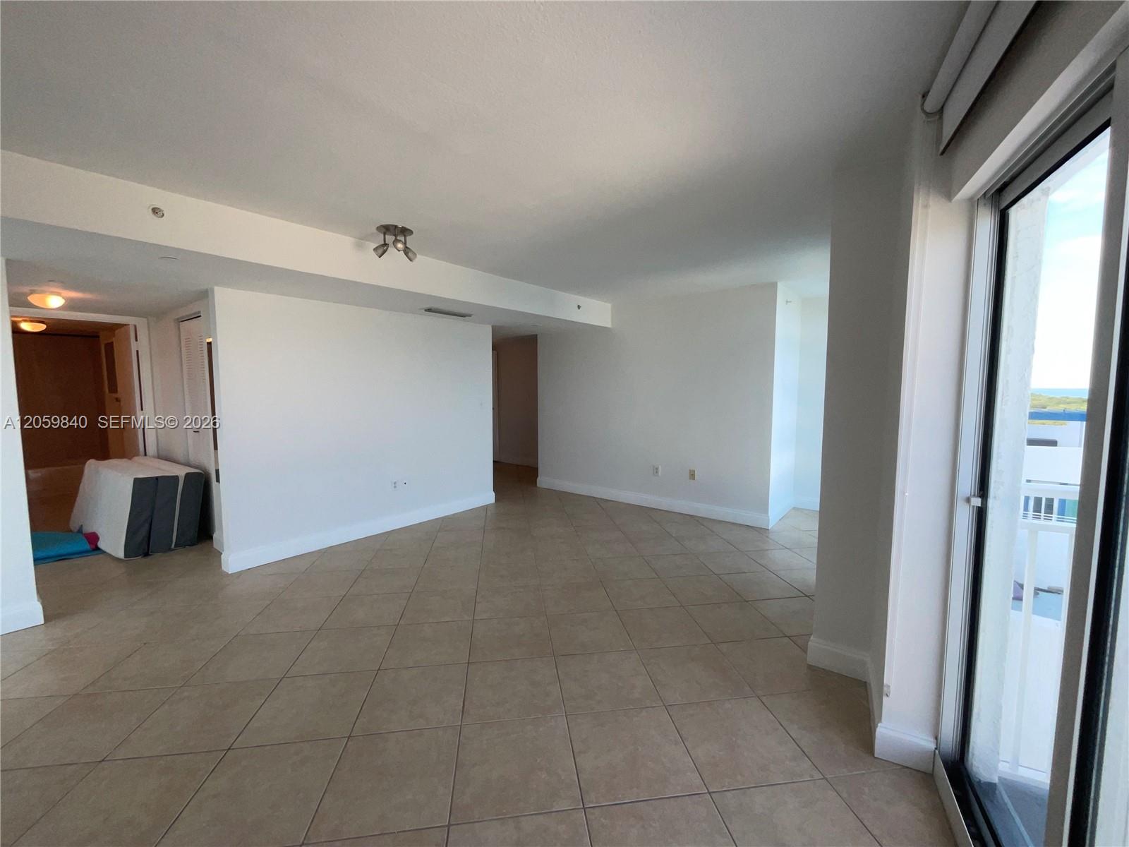 7600 Collins Ave # 1008