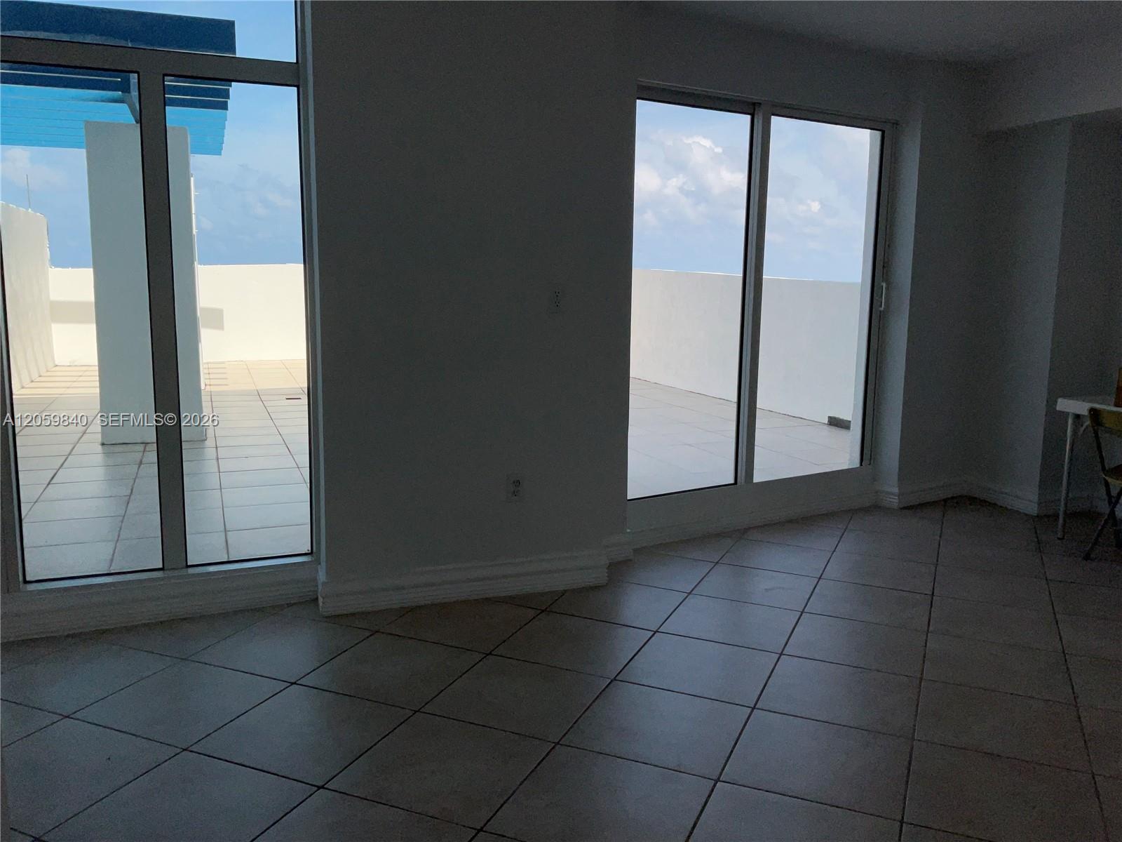 7600 Collins Ave # 1008