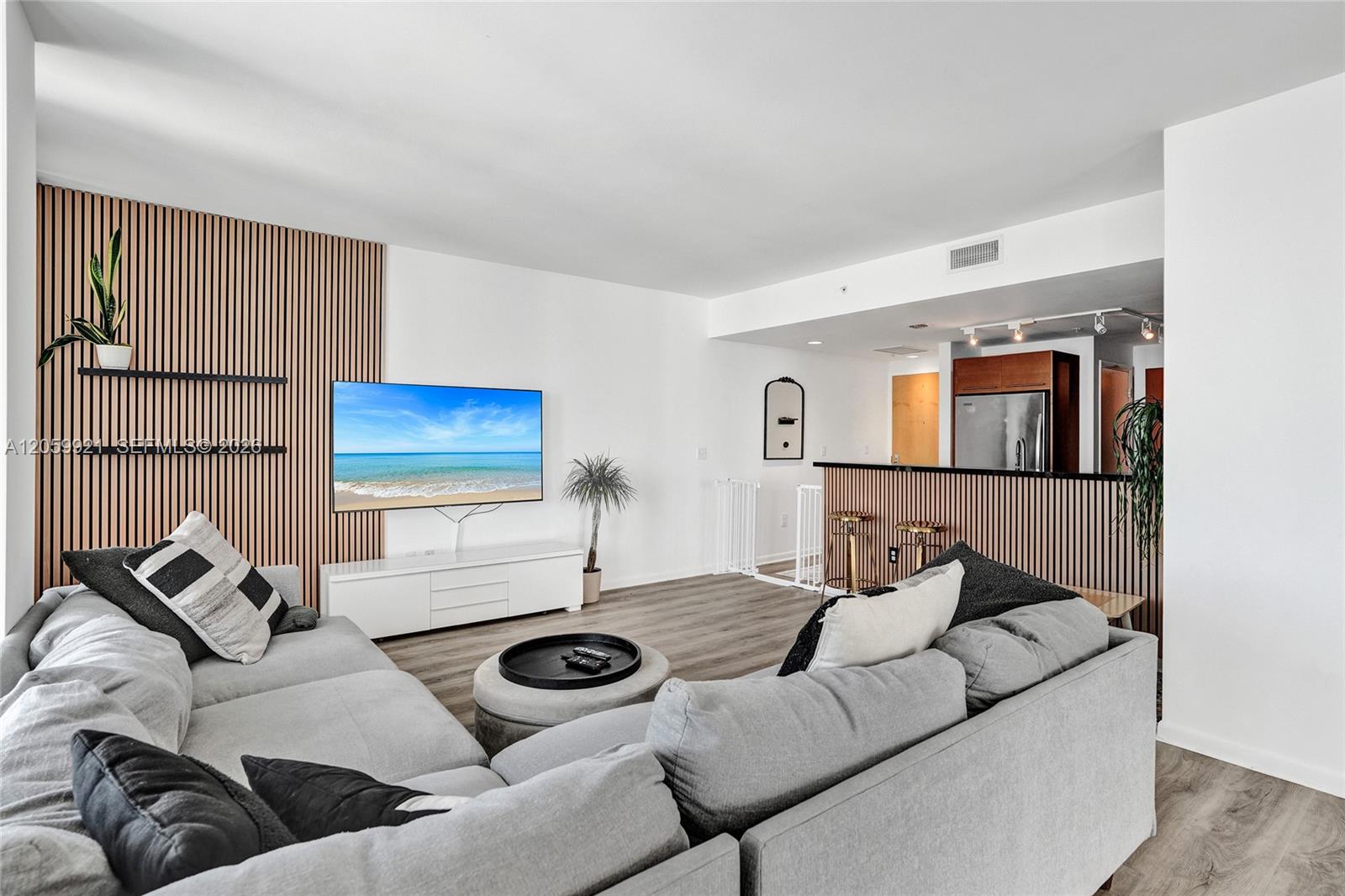 244 Biscayne Blvd # 3409