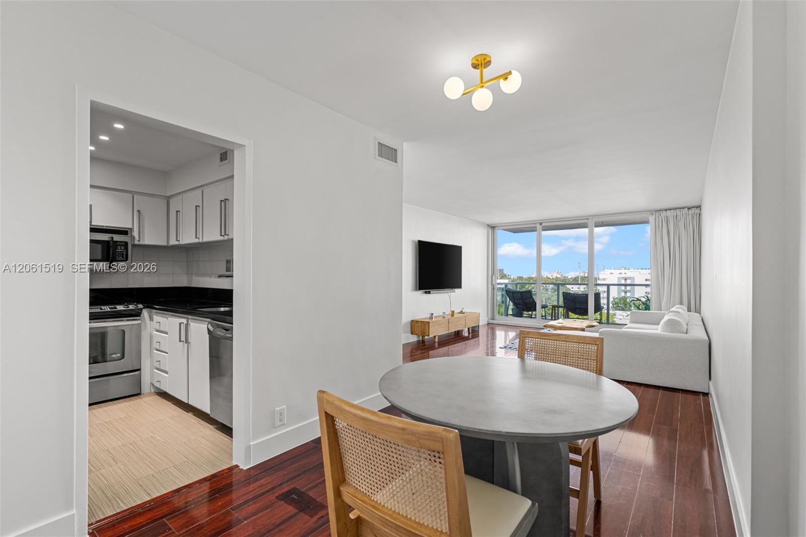 1000 West Ave # 609