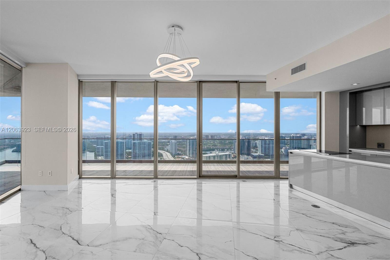 18975 Collins Ave # 3605