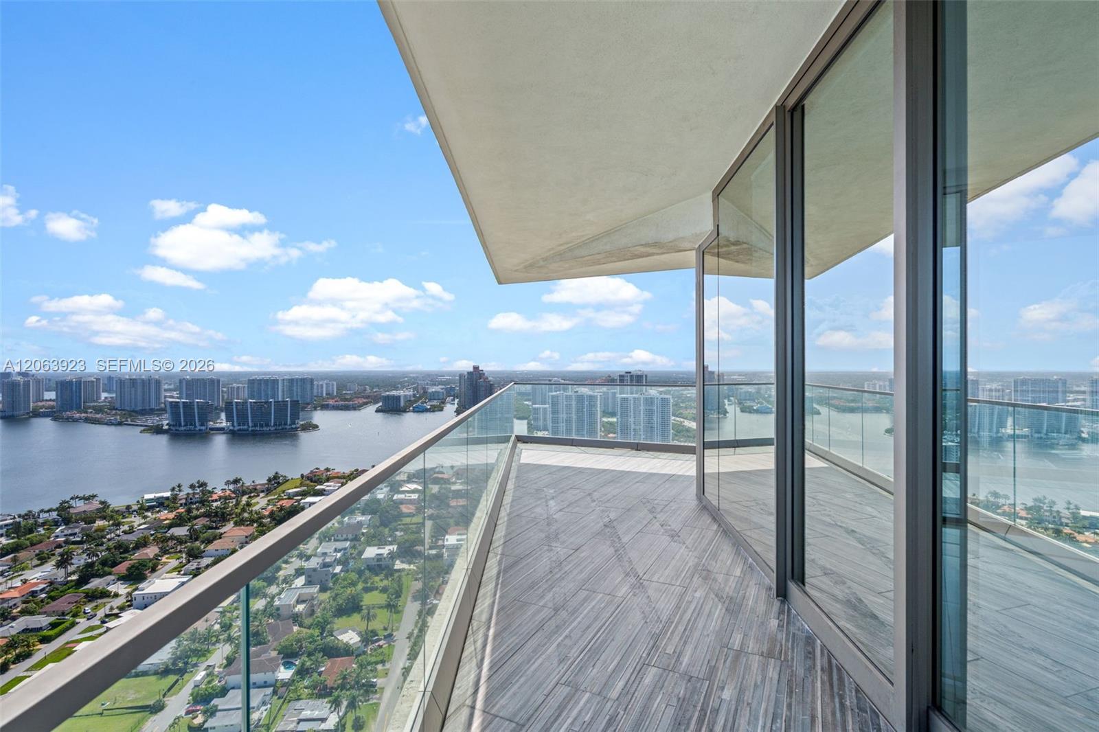 18975 Collins Ave # 3605