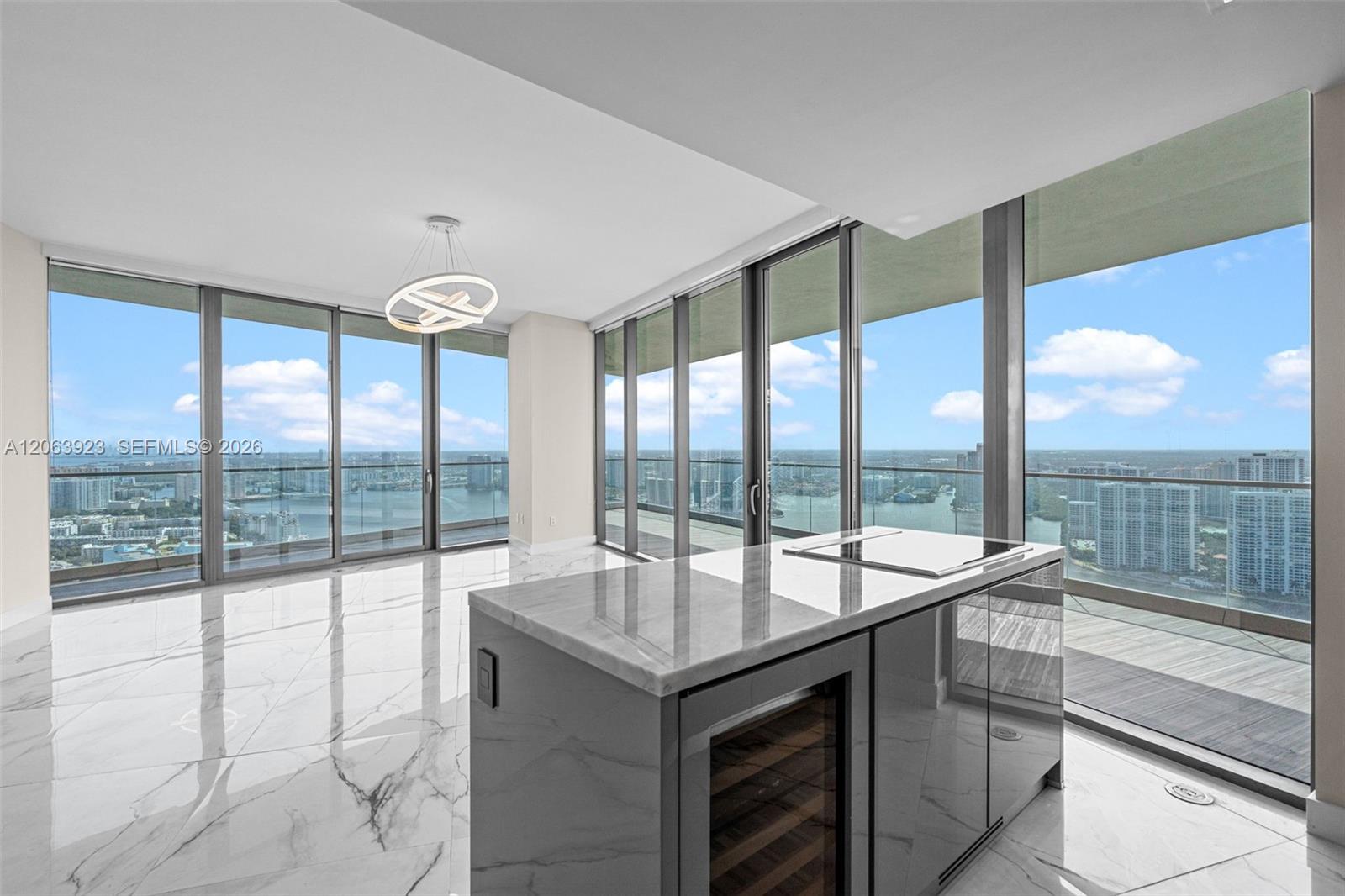 18975 Collins Ave # 3605
