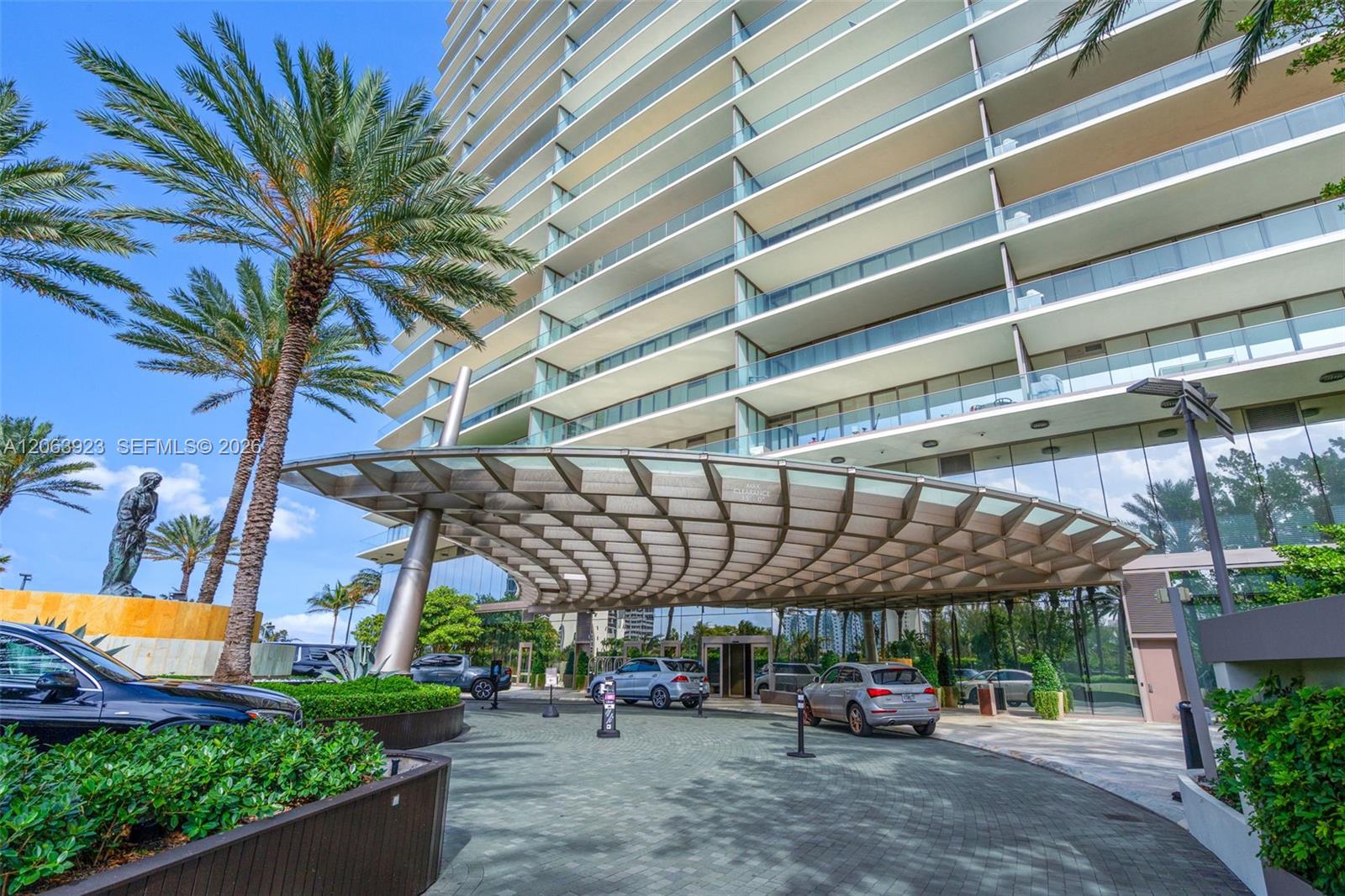 18975 Collins Ave # 3605
