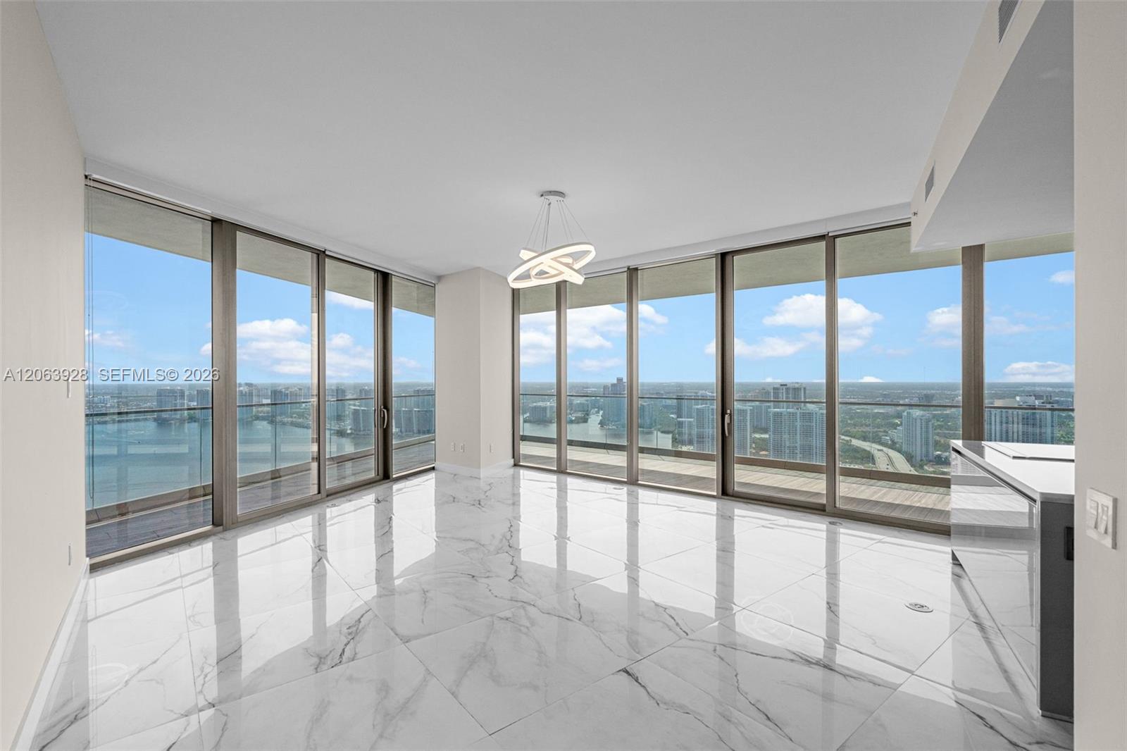 18975 Collins Ave # 3605