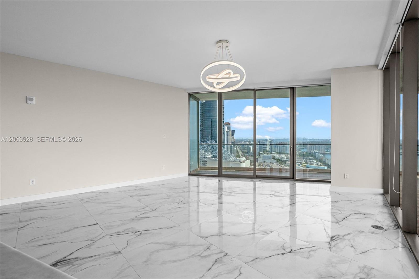 18975 Collins Ave # 3605