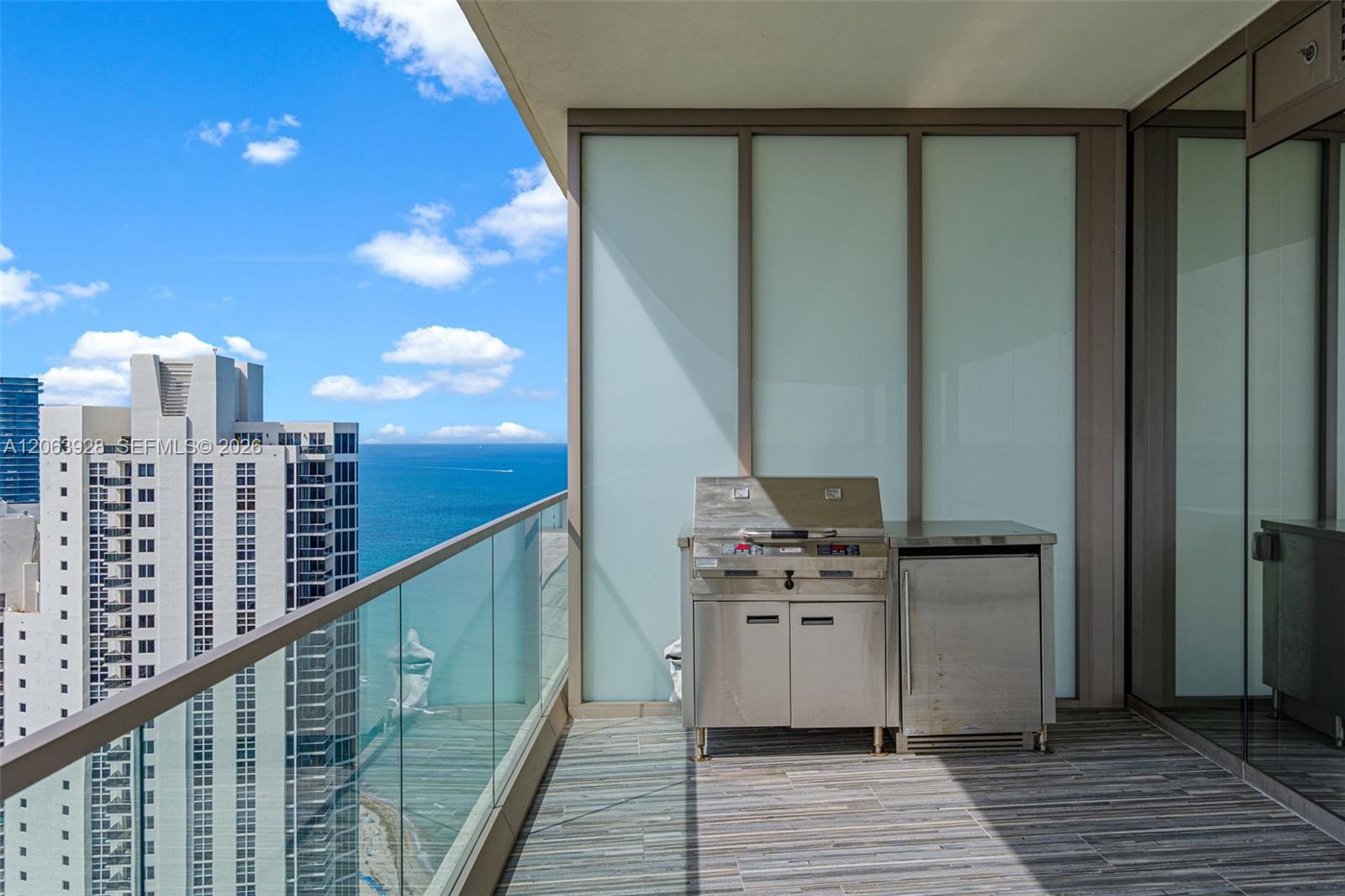 18975 Collins Ave # 3605