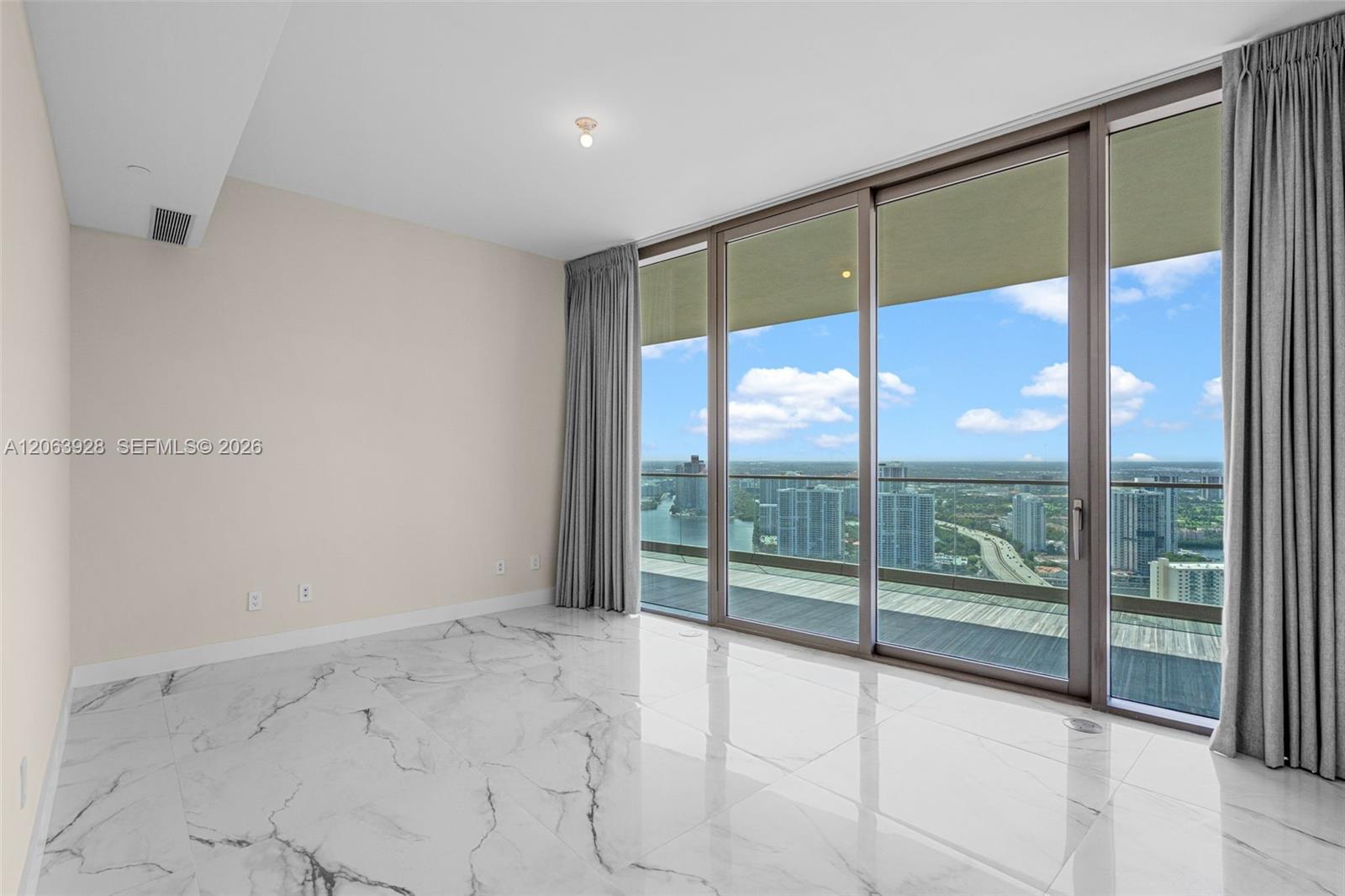 18975 Collins Ave # 3605