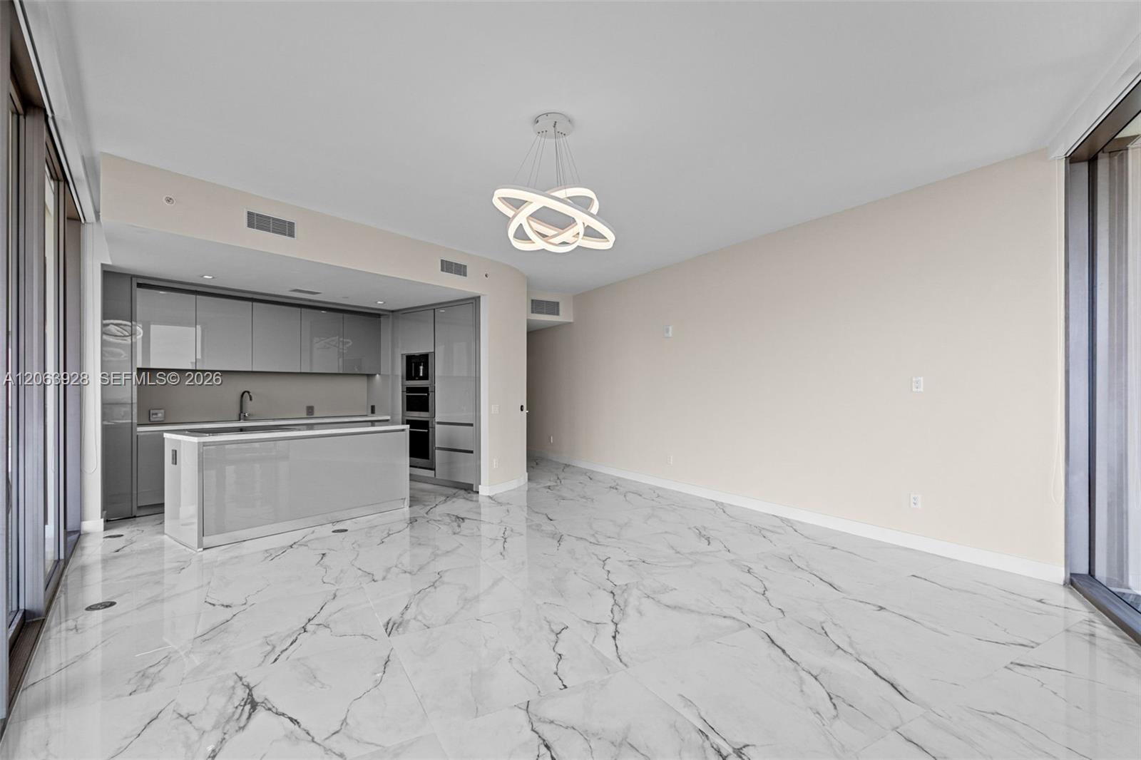 18975 Collins Ave # 3605