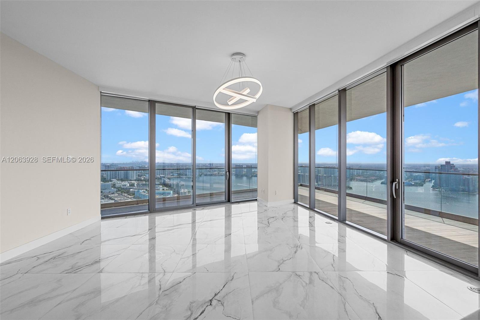 18975 Collins Ave # 3605