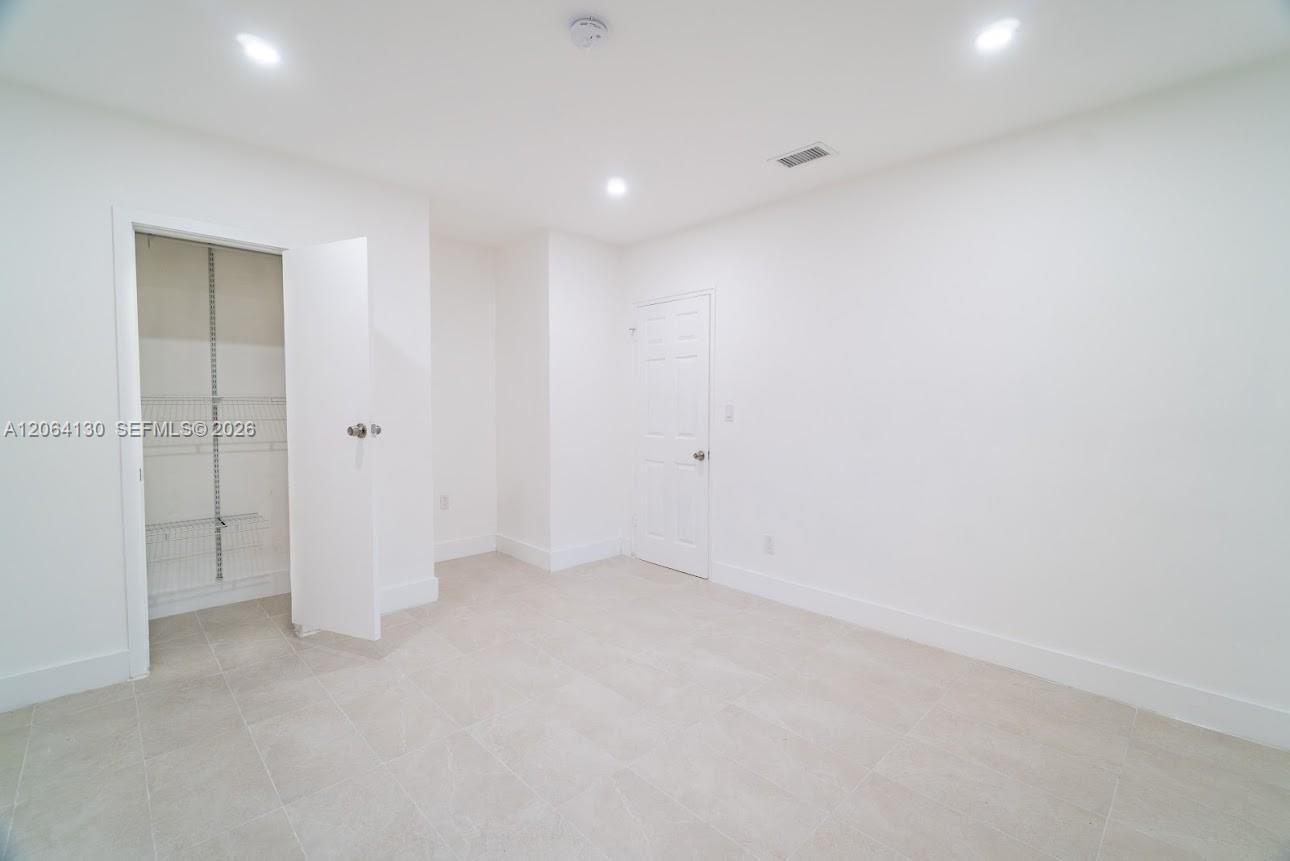 320 NE 160th St