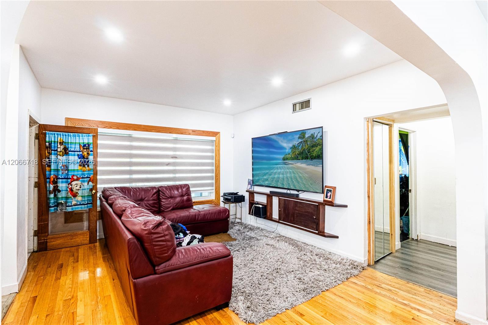 405 NE 150th St