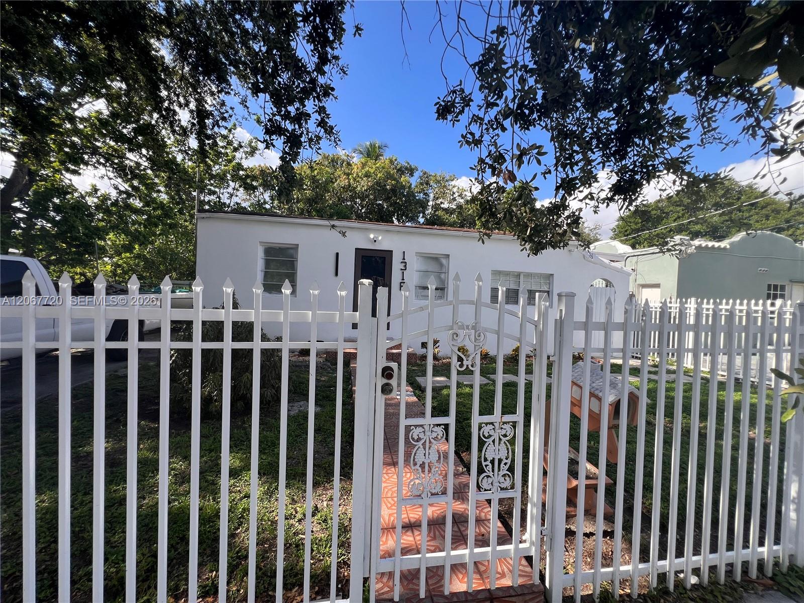 1318 NW 34th St