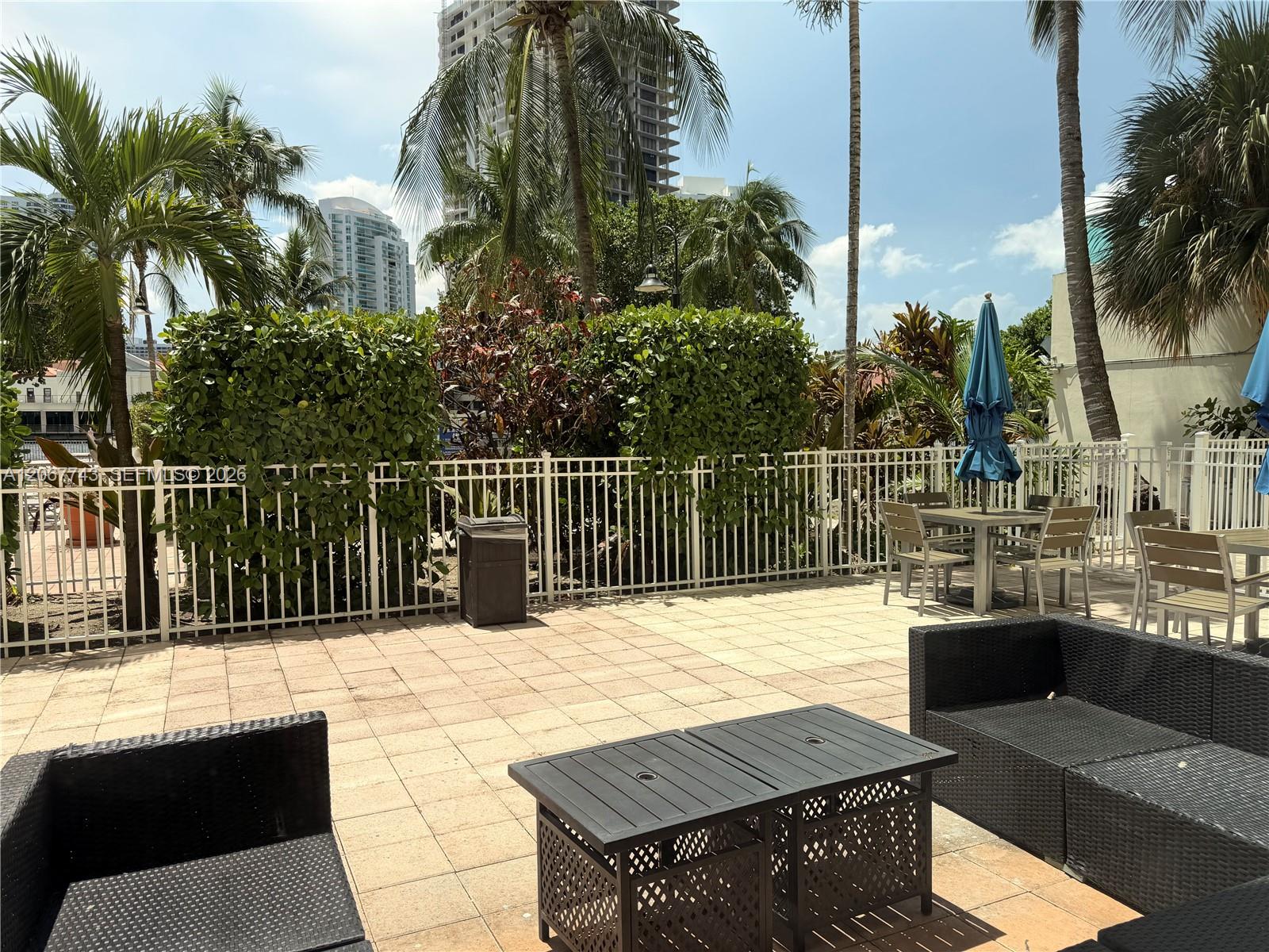 19390 Collins Ave # 509