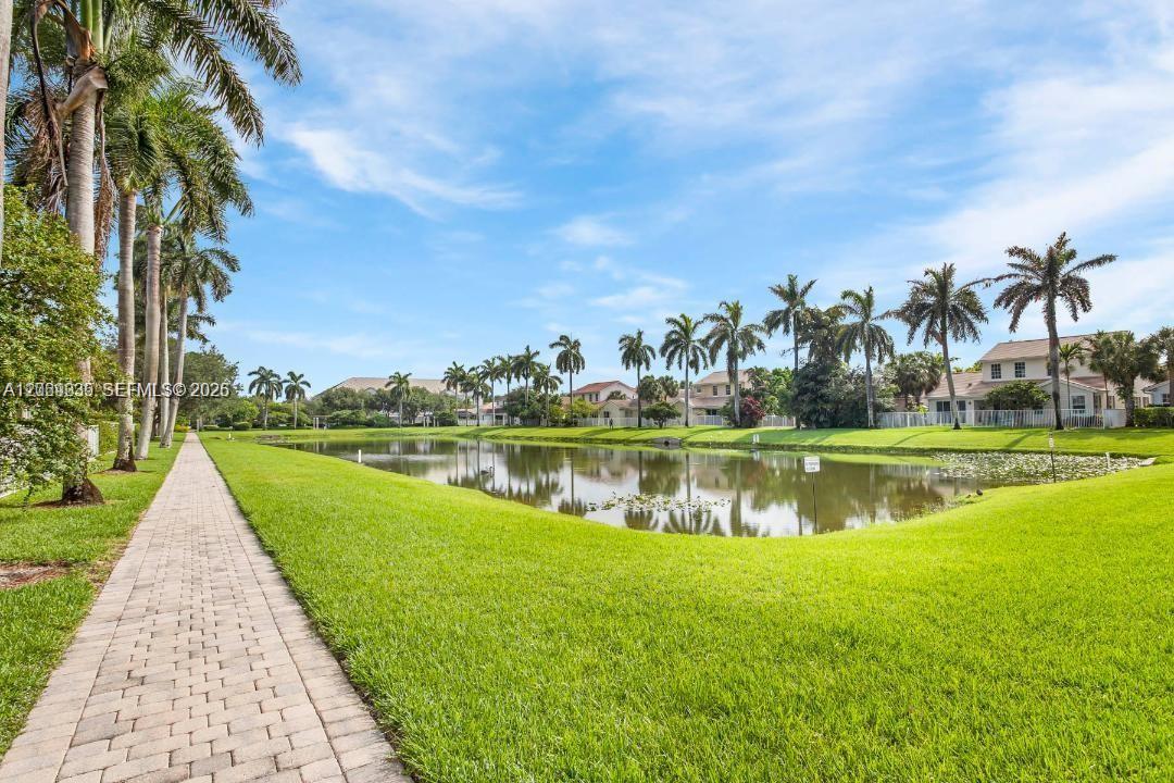 4762 Lakeside Ter