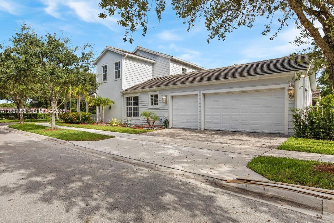 4762 Lakeside Ter