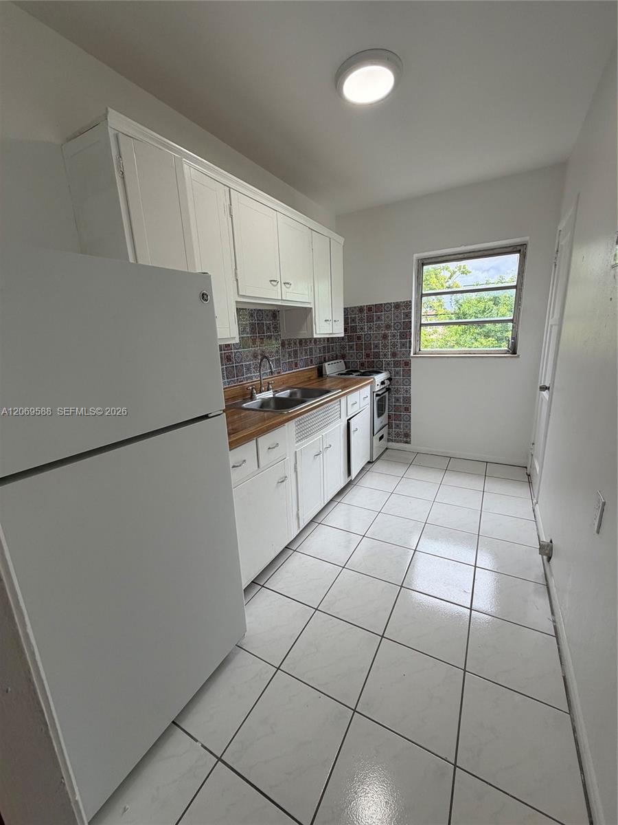 33 Madeira Ave # 3