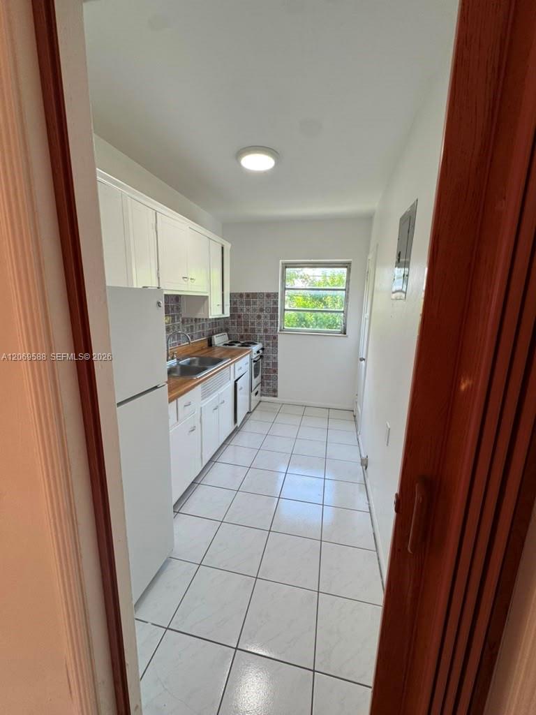 33 Madeira Ave # 3