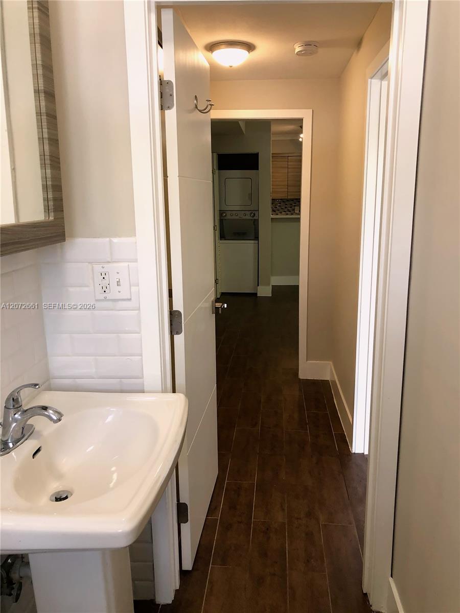 222 Sidonia Ave # 12