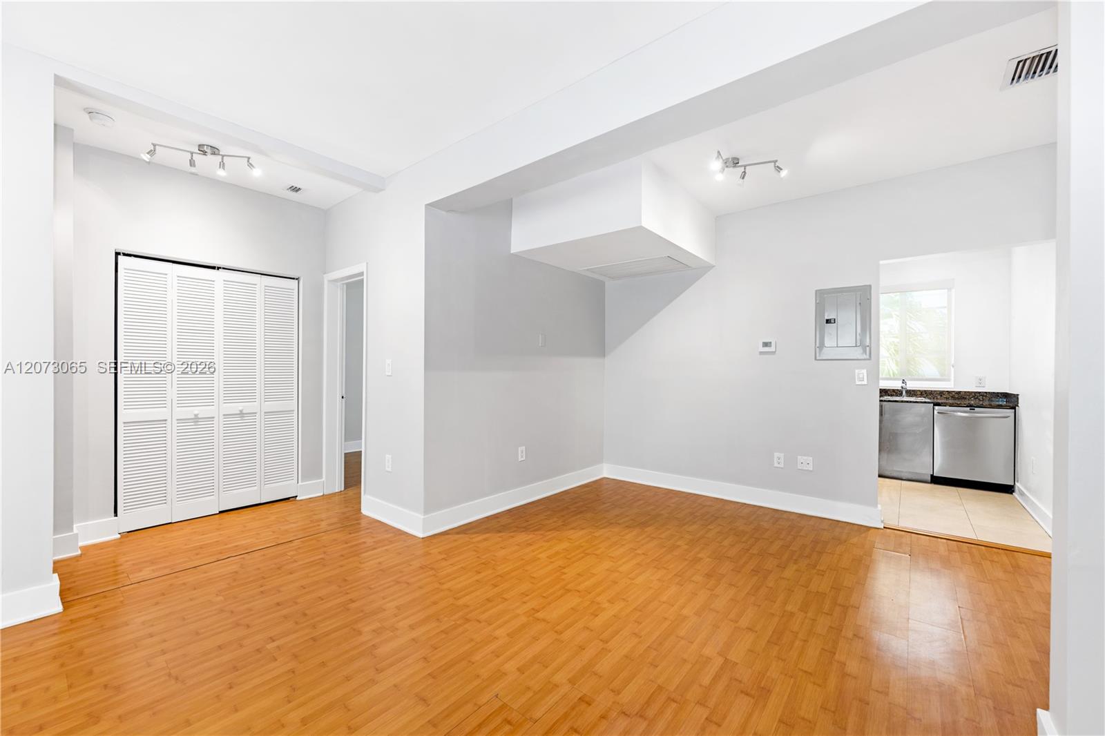 1000 Meridian Ave # 8