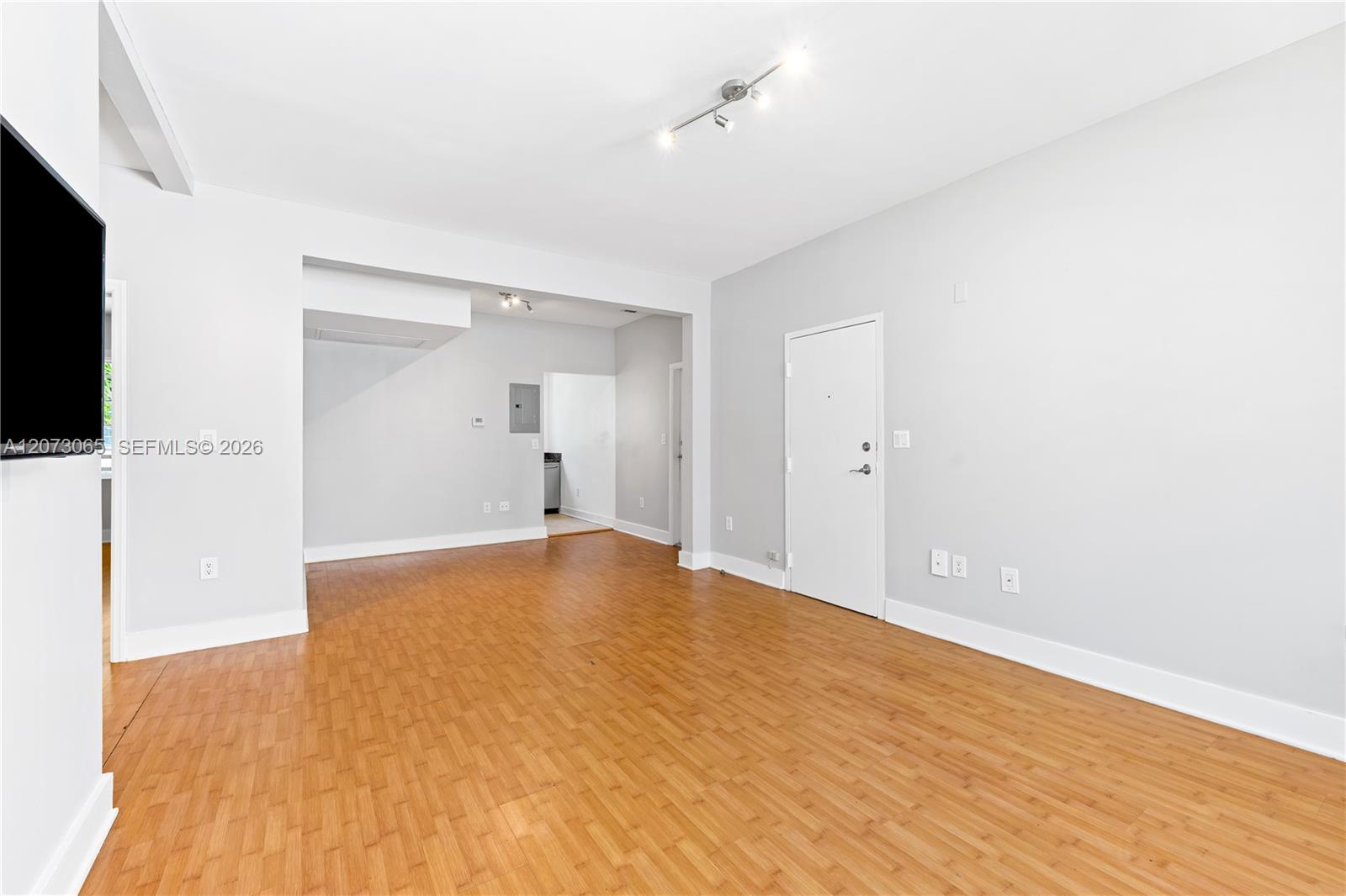 1000 Meridian Ave # 8