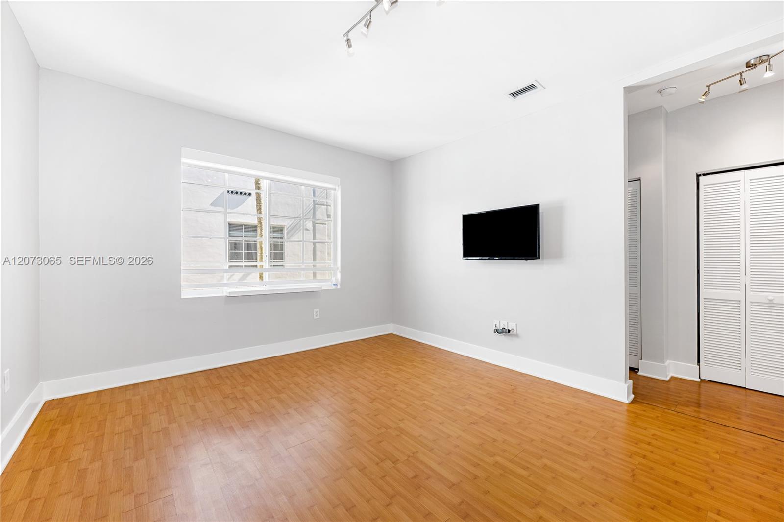 1000 Meridian Ave # 8