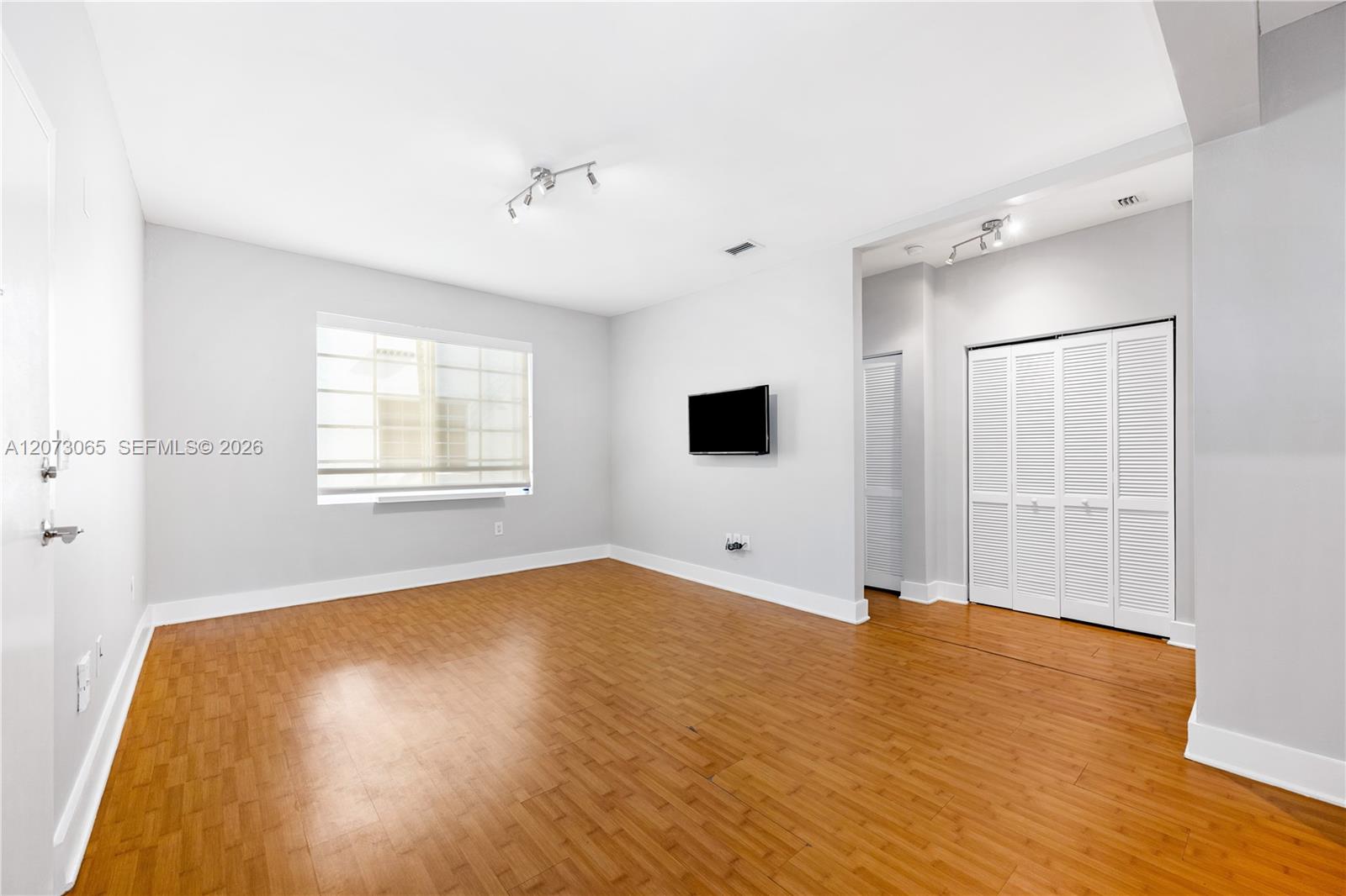 1000 Meridian Ave # 8