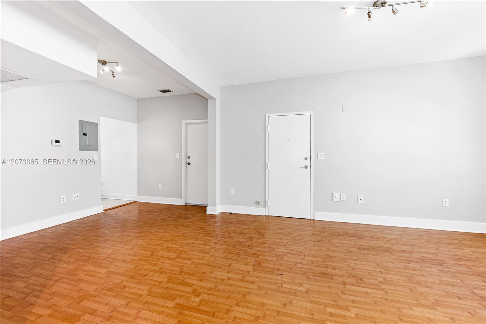 1000 Meridian Ave # 8