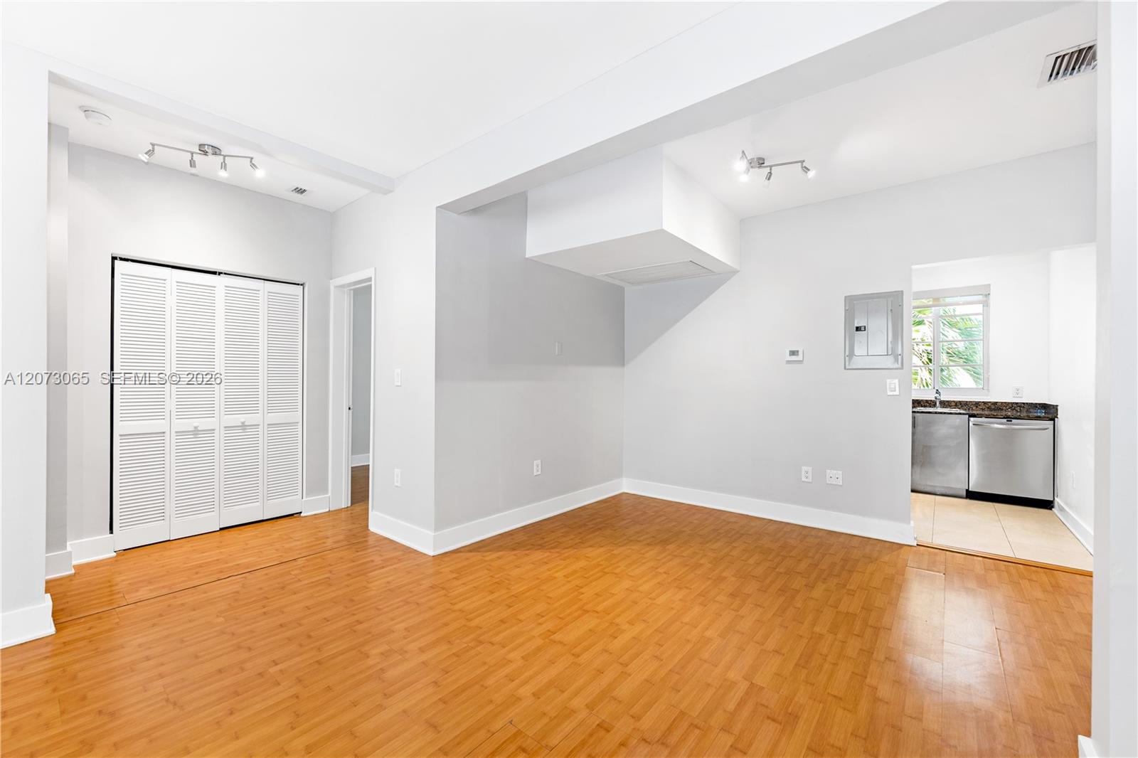 1000 Meridian Ave # 8