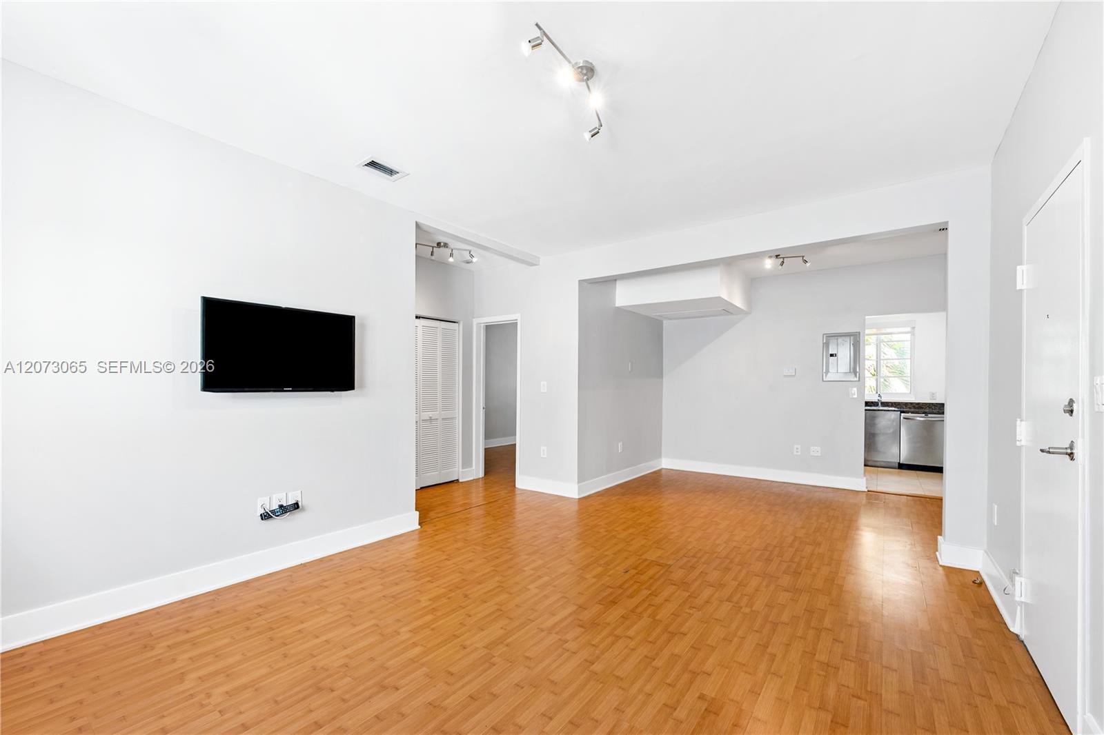 1000 Meridian Ave # 8