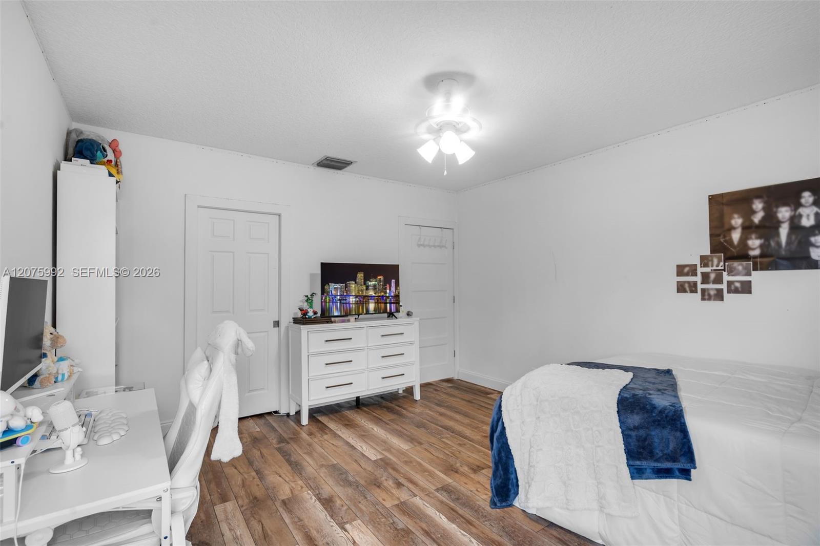 11834 Highland Pl