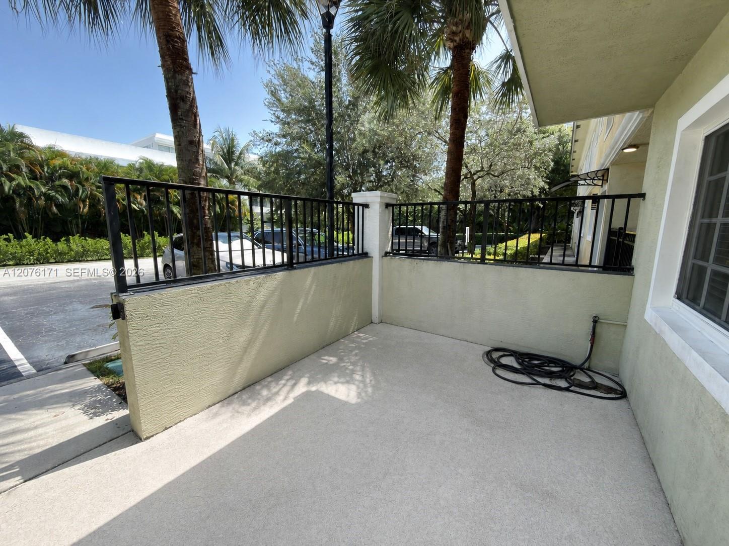 1000 Palm Trl # 8