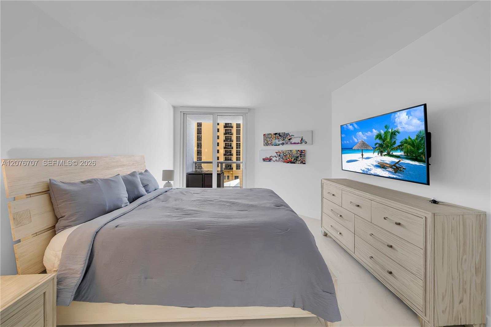 16425 Collins Ave # 712