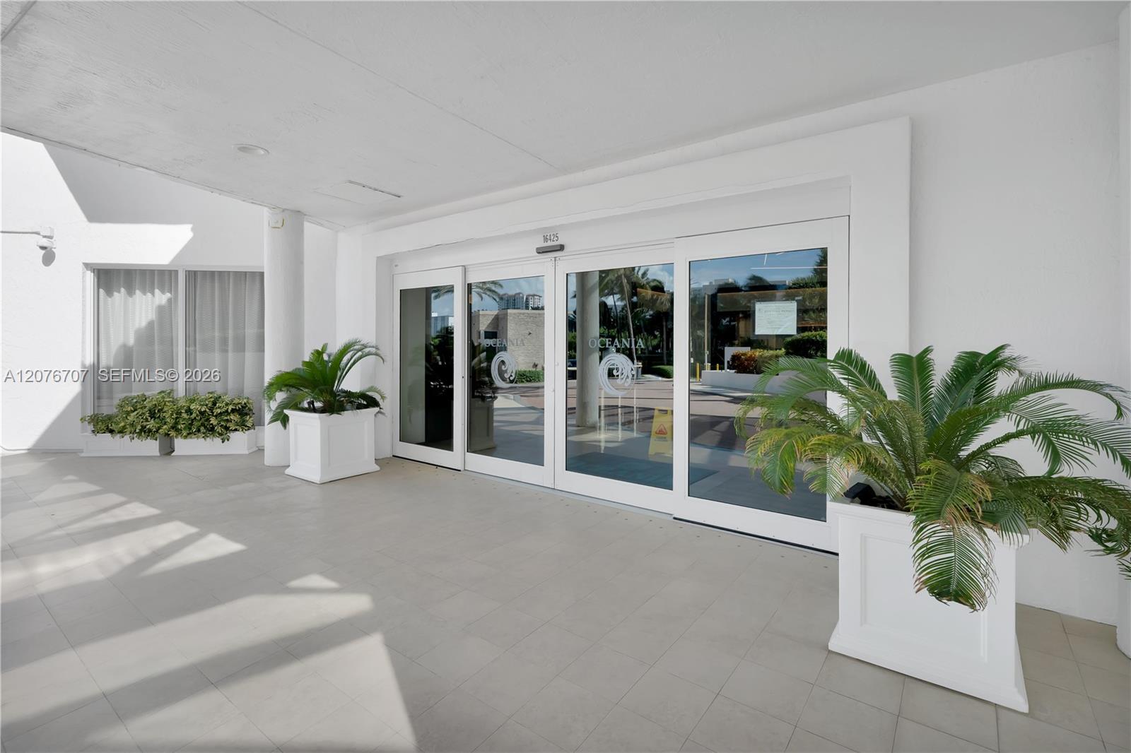 16425 Collins Ave # 712