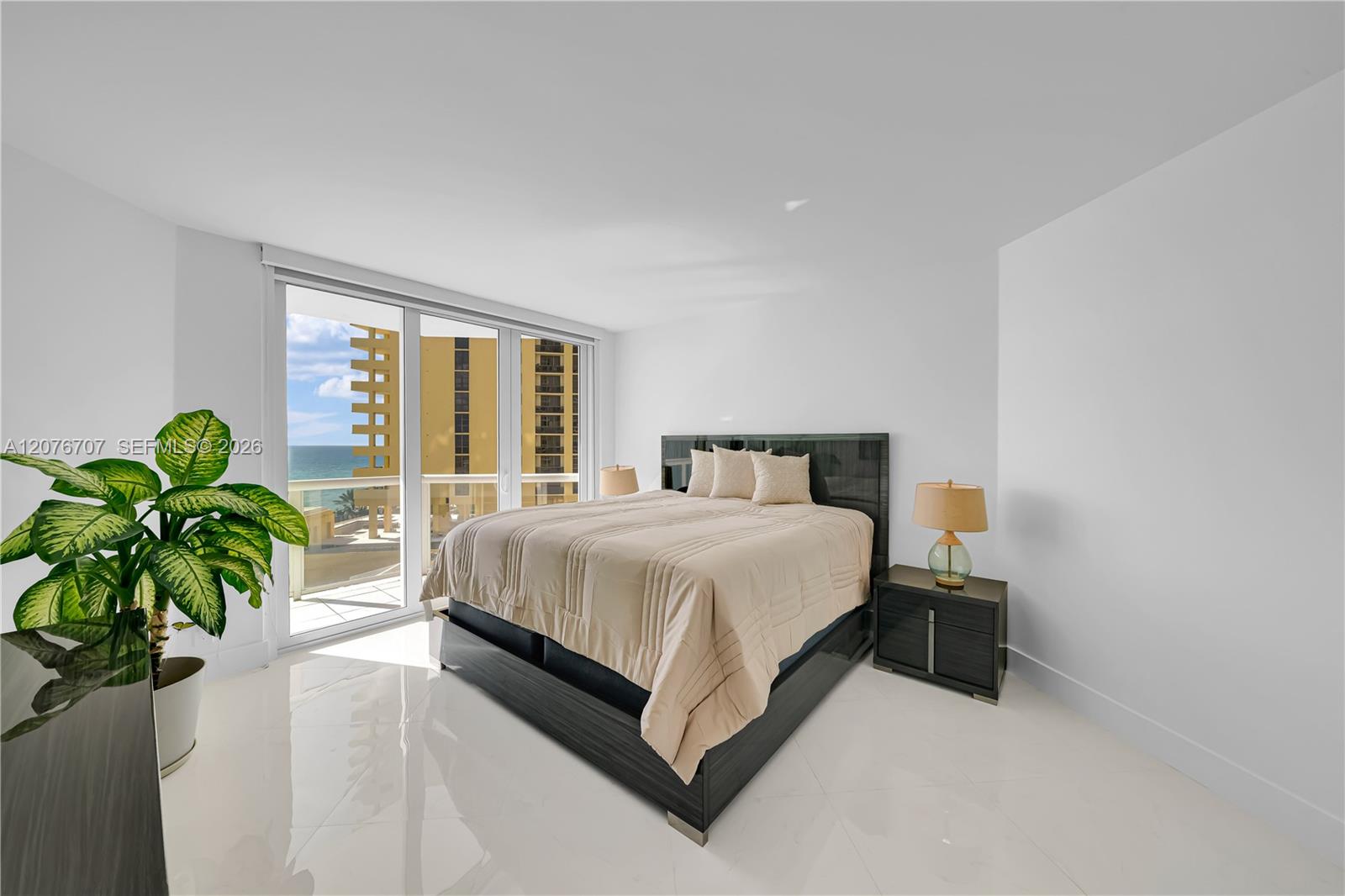 16425 Collins Ave # 712