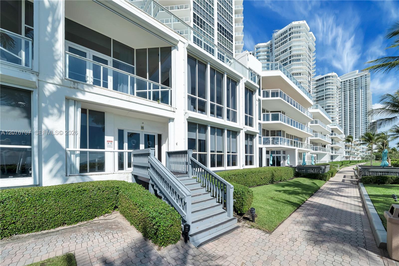 16425 Collins Ave # 712