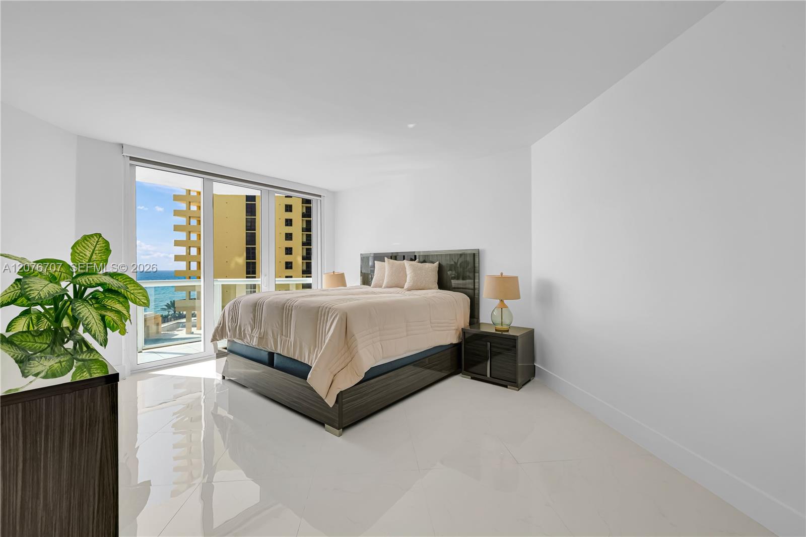 16425 Collins Ave # 712