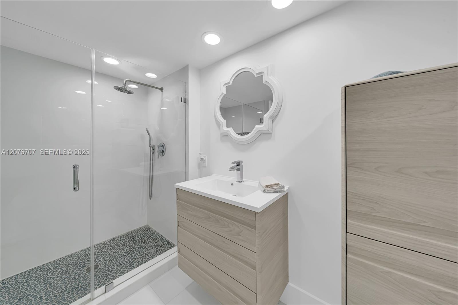 16425 Collins Ave # 712