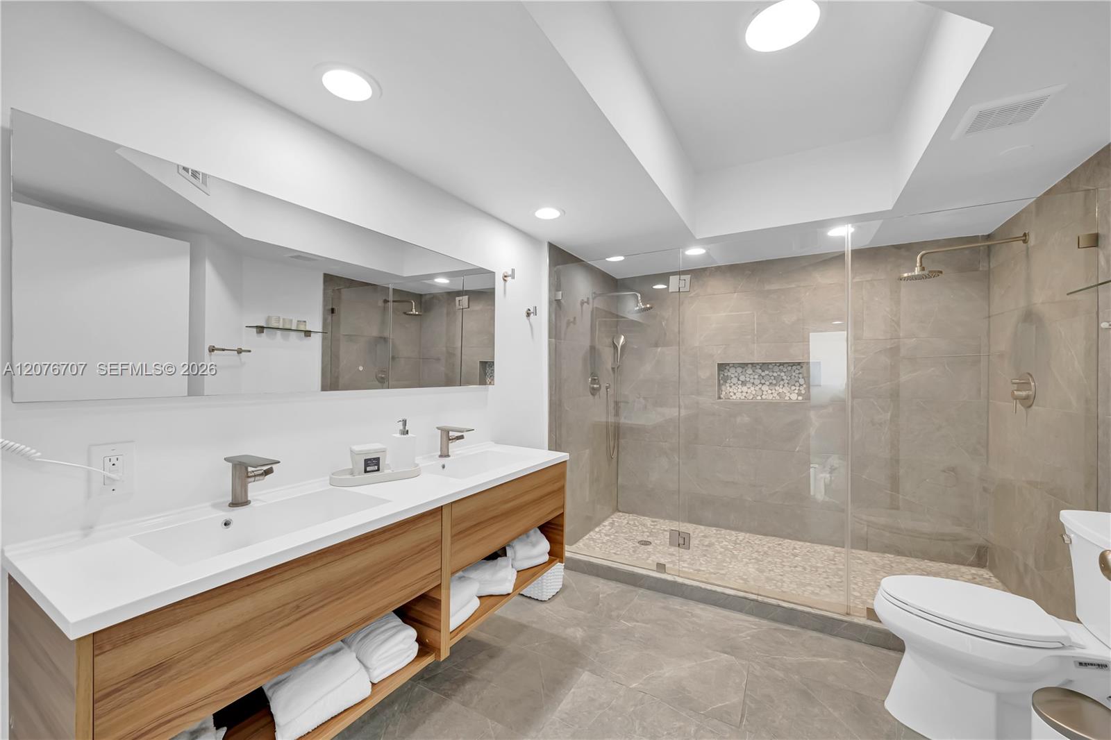 16425 Collins Ave # 712