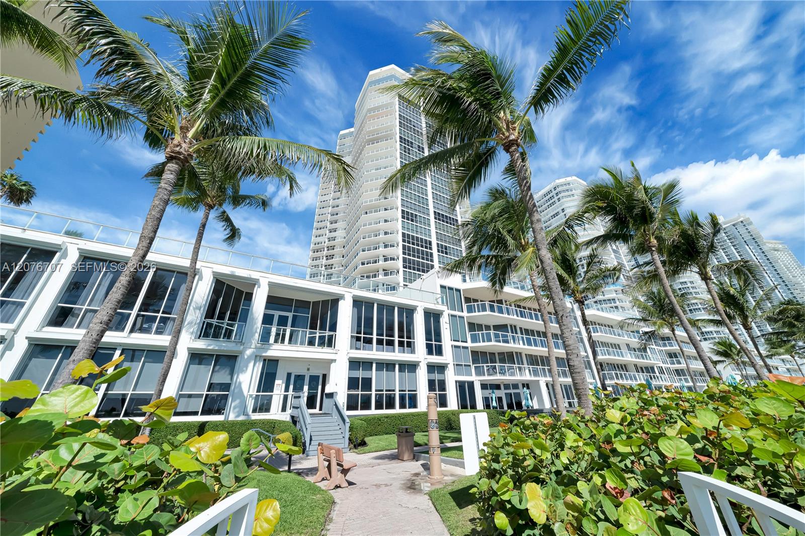 16425 Collins Ave # 712