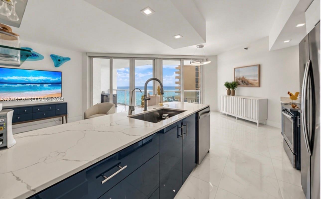 16425 Collins Ave # 712