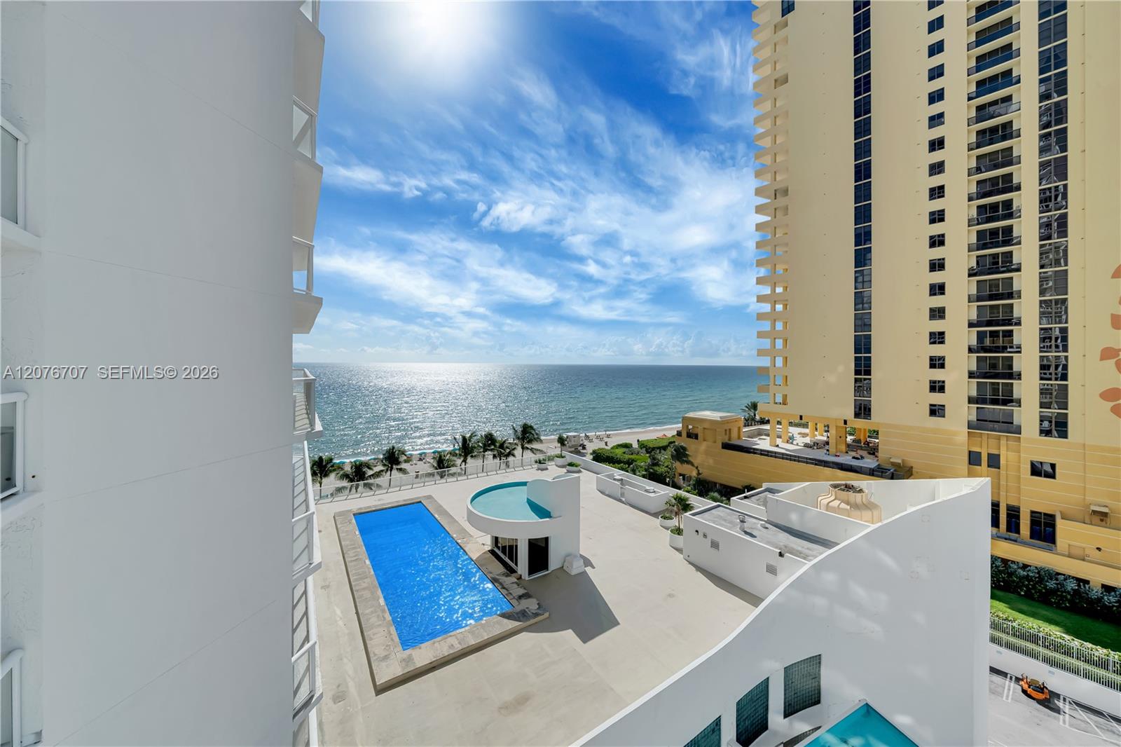 16425 Collins Ave # 712
