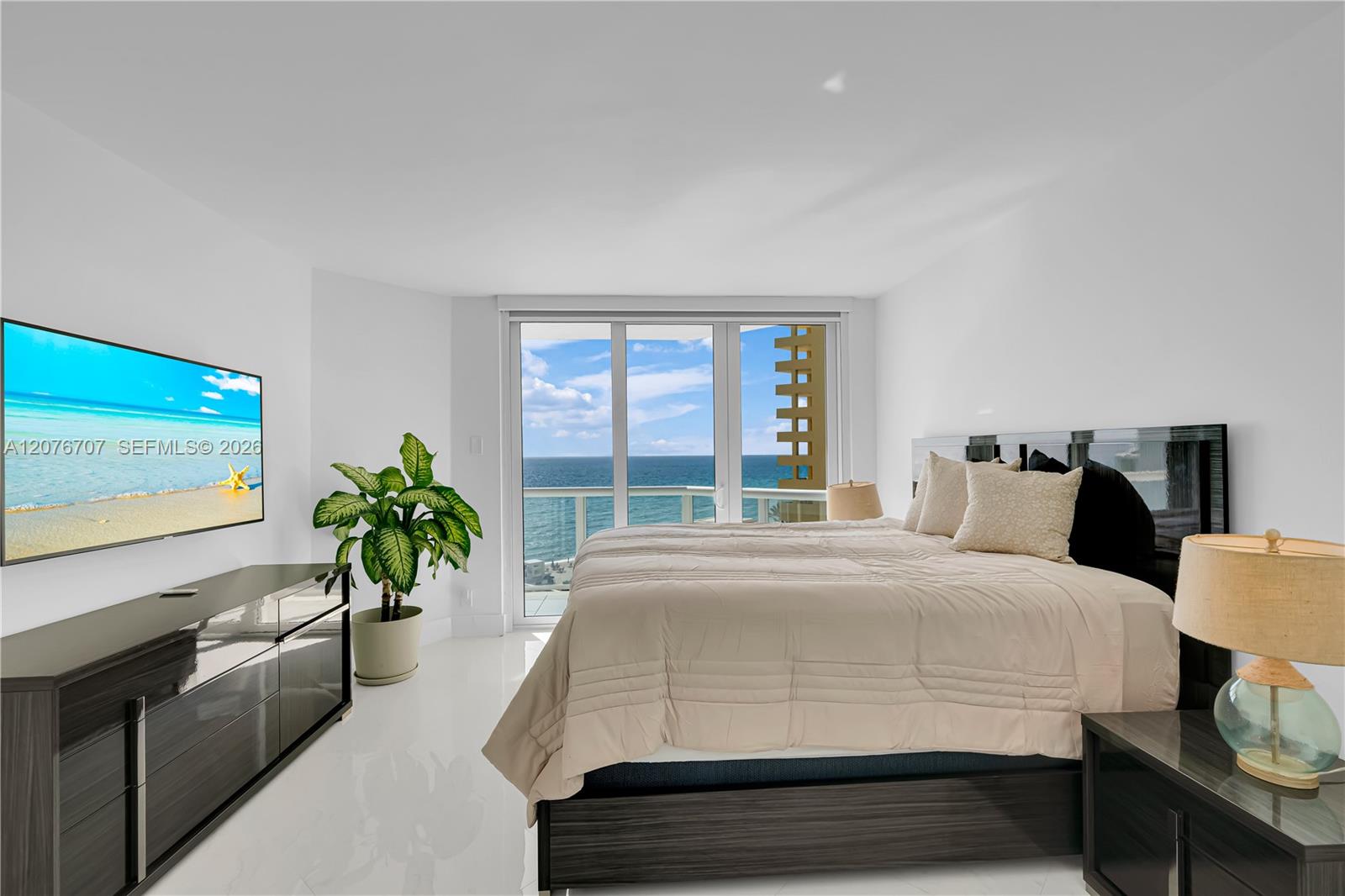 16425 Collins Ave # 712