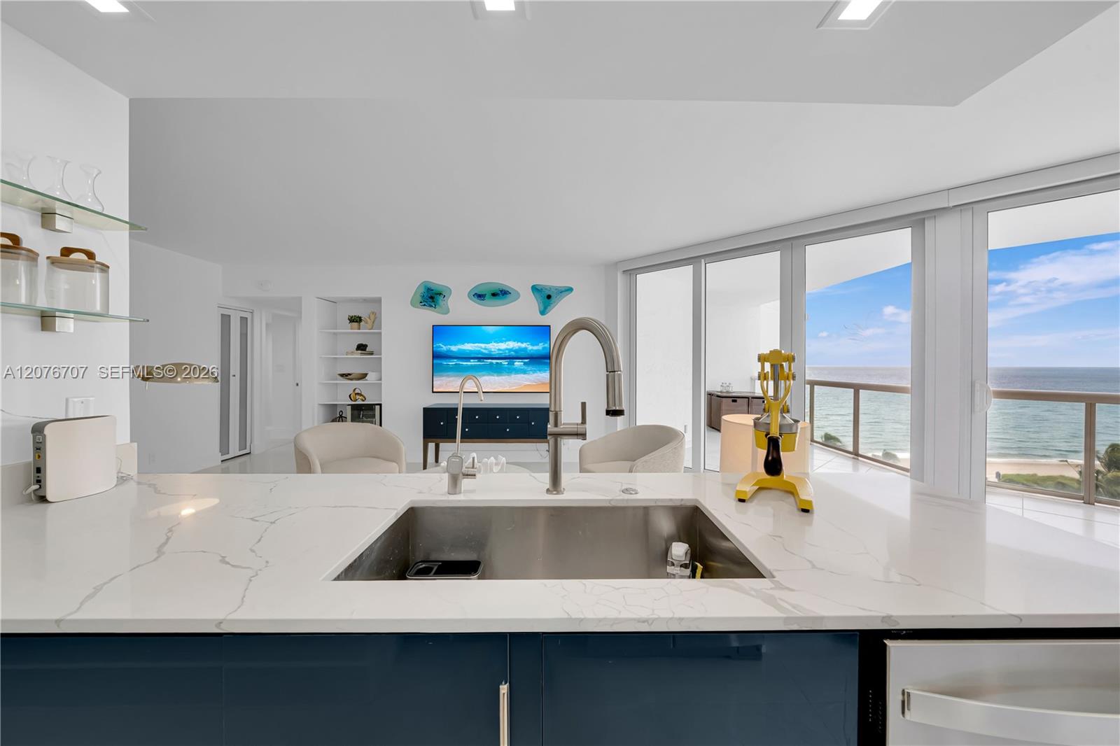 16425 Collins Ave # 712