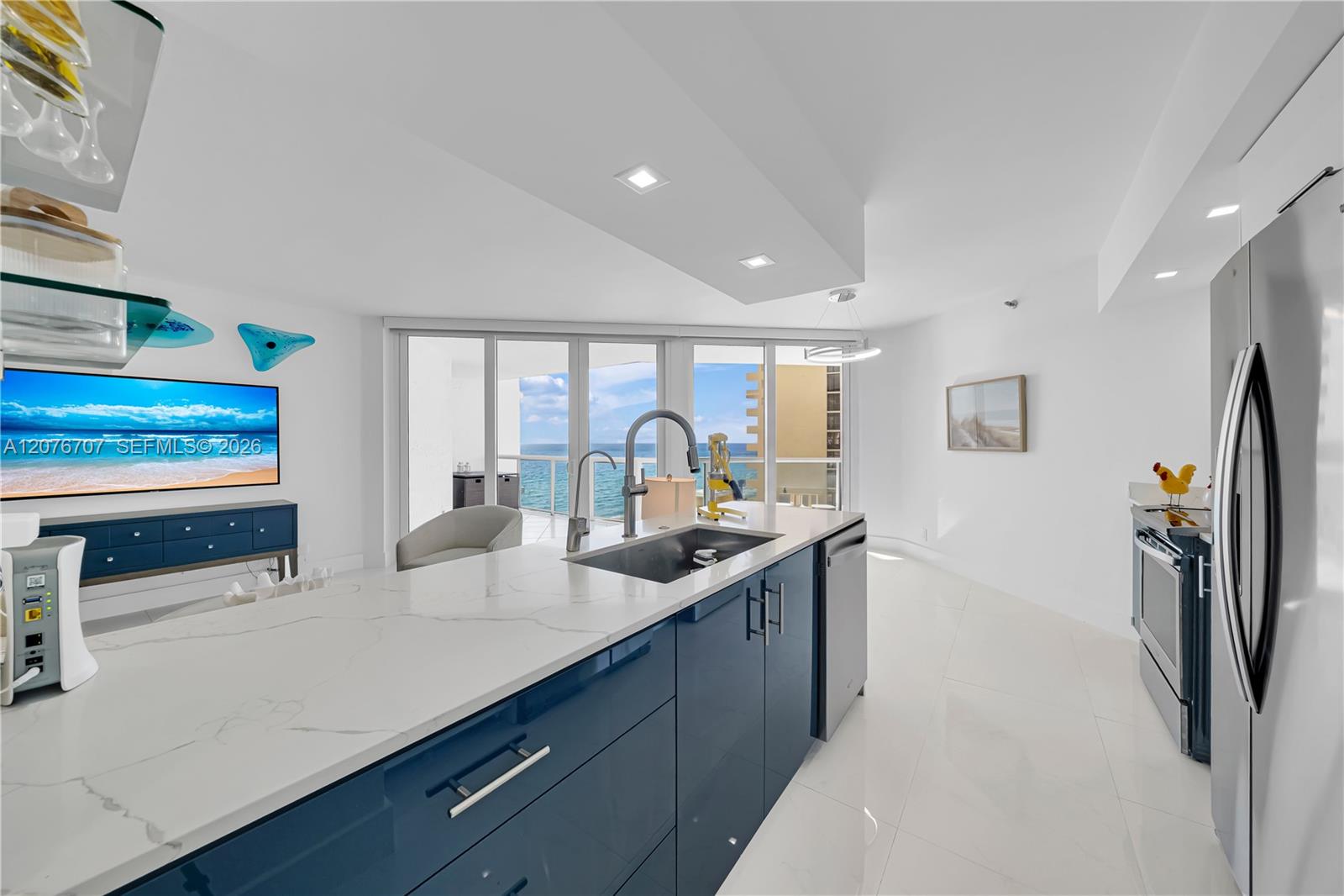 16425 Collins Ave # 712