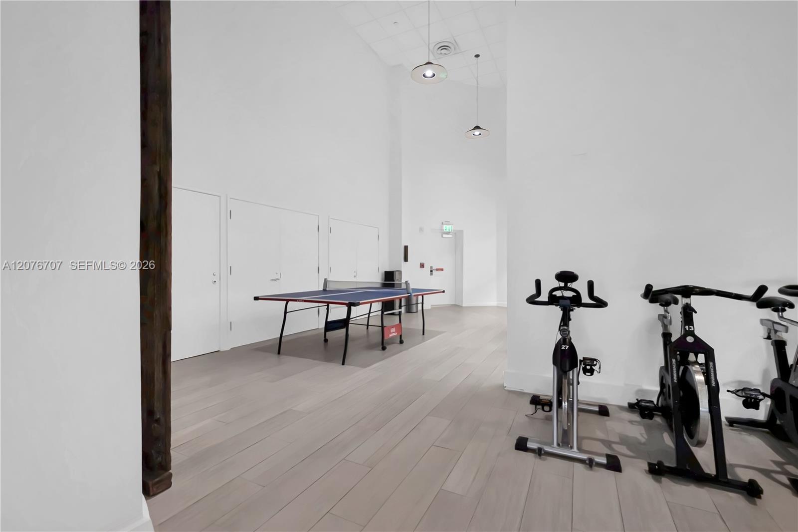 16425 Collins Ave # 712