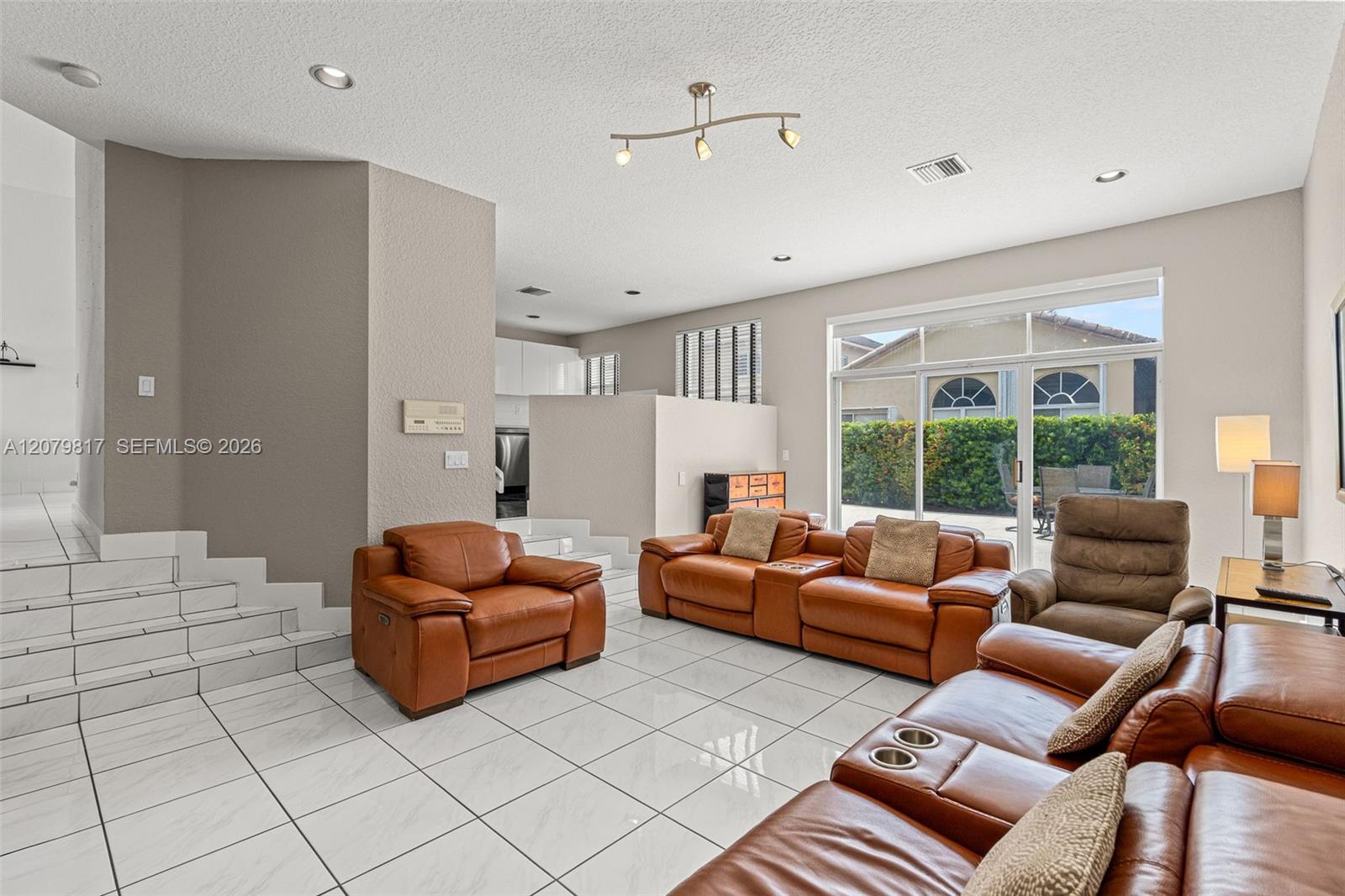9750 NW 31st St