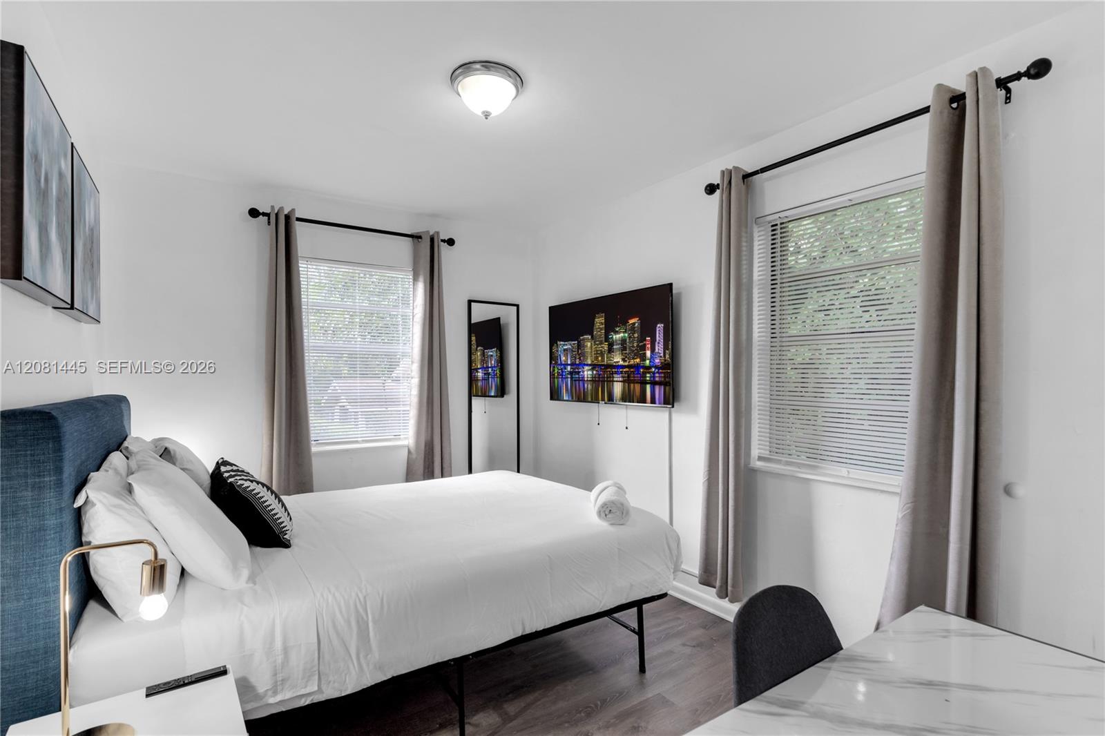 925 SW 15th Ave Unit: .