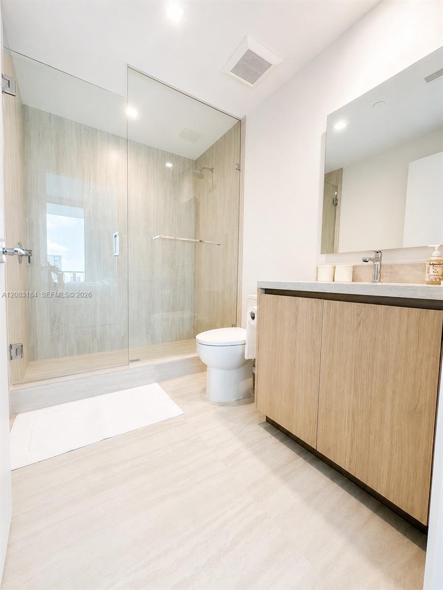 2411 Laguna Cir # 709