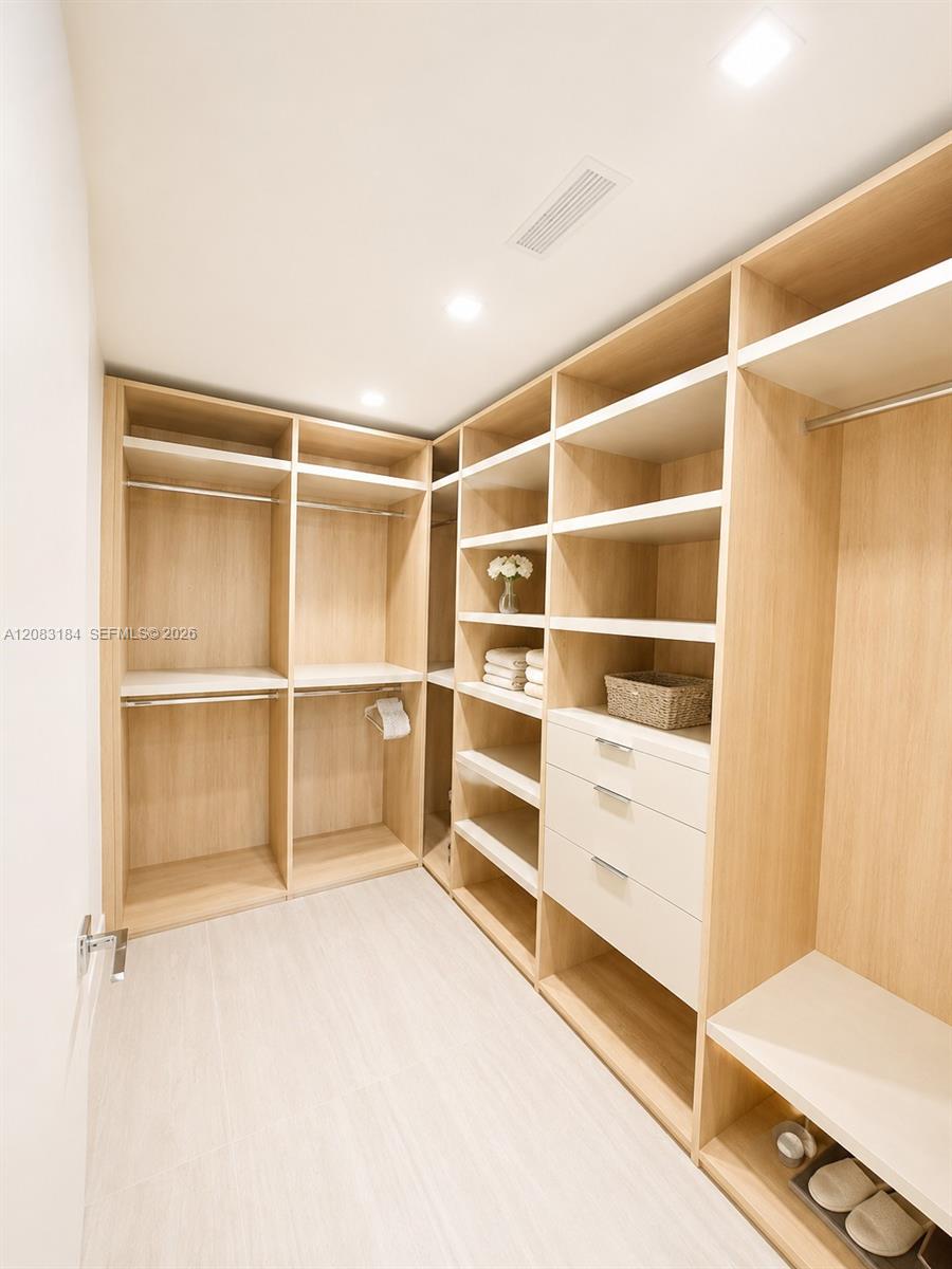 2411 Laguna Cir # 709